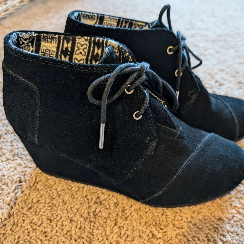 TOMS Desert Wedges size 9 black suede